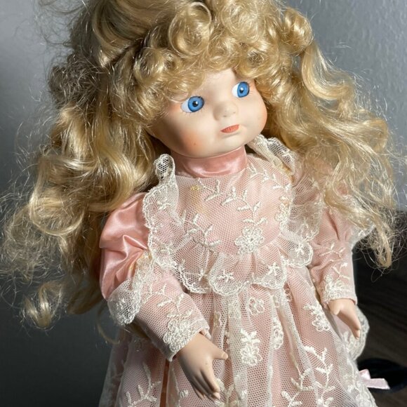 Vintage 1980 GEPPEDO PORCELAIN DOLL 12’ - Picture 3 of 16